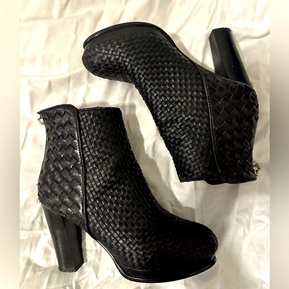 Black Leather BOTTEGA VENETA Ankle Boots SZ 37